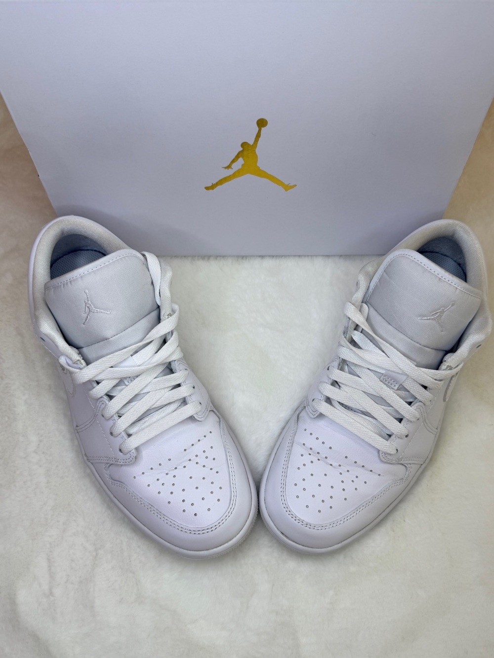 Air Jordan 1 Low /Women’s White Low-Top Sneakers